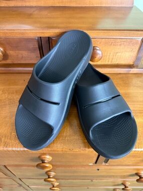 OOFOS OOAHH recovery slide sandals black M10 W12 EU42 orthotic, beach walking